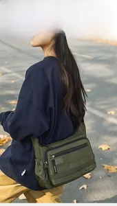 Borsa a tracolla verde scuro impermeabile con tasche multiple con cerniera per pendolari
