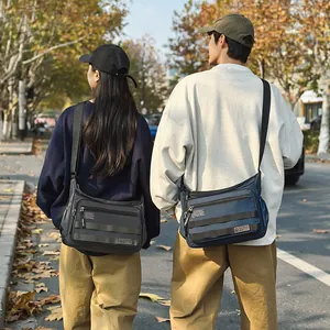 Borsa a tracolla impermeabile di grande capacità per uomo e donna viaggio all'aperto