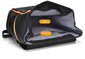 Vue de dessus de l'intérieur du sac à dos montrant la poche principale et le compartiment