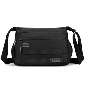 Borsa a tracolla impermeabile nera da uomo capiente con cinghia regolabile e multitasca