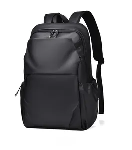Détail du sac à dos noir pour ordinateur portable avec bretelles en maille respirante