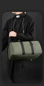Bolsa de gimnasio cilíndrica verde oliva de nailon con correas negras ajustables