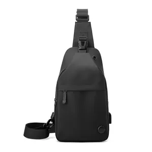Wasserdichte schwarze Crossbody-Brusttasche für Herren mit USB-Port und Gurt