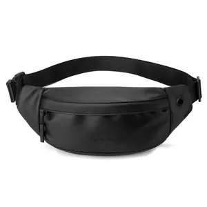 Marsupio sportivo nero impermeabile con tracolla regolabile e porta per auricolari