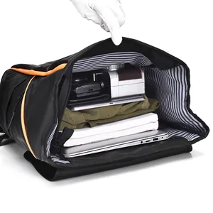 Sac à dos d'affaires avec bordure orange montrant le compartiment principal pour ordinateur