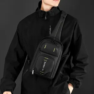 Schwarze Herren Brusttasche mit gelben Nähten und verstellbarem Schultergurt