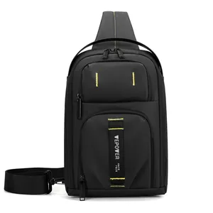 Wasserdichte schwarze Herren-Brusttasche mit gelben Nähten und funktionellen Reißverschlüssen