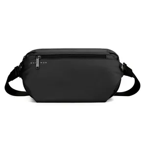 Sac bandoulière noir étanche pour homme avec poches multifonctions et style industriel