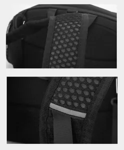 Detail des atmungsaktiven Netz-Schultergurts mit Sicherheitsreflektor am schwarzen Rucksack