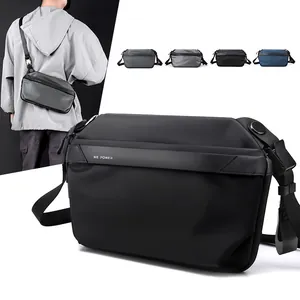 Sac à Bandoulière WEPOWER pour Homme en Nylon Imperméable Sac de Poitrine Techwear Messenger Bag Grande Capacité pour Voyage Quotidien Sac Sling à la Mode