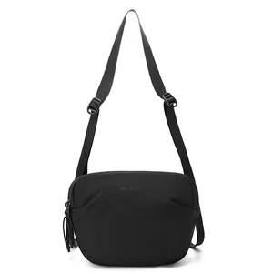 Sac à bandoulière noir minimaliste en nylon avec logo WE POWER et sangle réglable