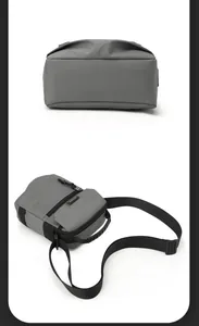 Detalle de la bandolera gris impermeable con correas reforzadas y asa de transporte de goma
