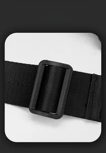 Macro della tracolla in nylon ad alta densità e fibbia di regolazione dello zaino nero