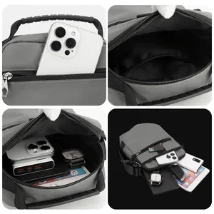 Bandolera impermeable gris con múltiples compartimentos y alta capacidad de carga
