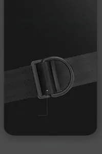Nahaufnahme des verstellbaren Nylon-Schultergurts mit robuster D-Ring-Schnalle