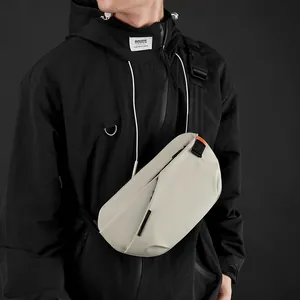 Beige Bauchtasche mit orangefarbenen Akzenten und verstellbarem Gurt für Sport und Outdoor
