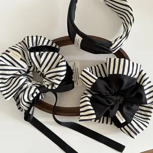 Ensemble chouchou et serre-tête à rayures noir et blanc avec étiquettes faites à la main