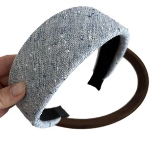 Serre-tête large en tweed bleu et blanc avec couronne haute pour un look quotidien chic