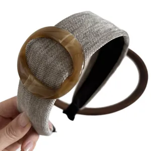 Vintage brede hoofdband van grijze stof met een amberkleurige marmeren ring-accent