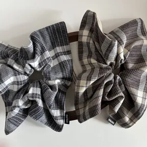 Vintage British Plaid Fabric Scrunchie Retro Checkered Hair Ring With Handmade Label Elastic Headwear For Women Daily Office Accessory