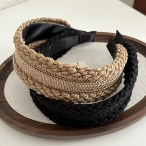 Retro-Strickstirnband in Khaki und Schwarz mit dicker Wolltextur und hohem Oberteil