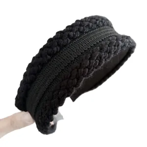 Retro schwarzes grobes Zopfstrick-Haarband für Damen im minimalistischen Stil