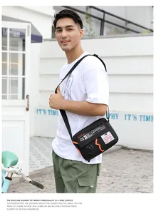 Sac bandoulière en nylon imperméable noir pour homme avec des détails orange style urbain
