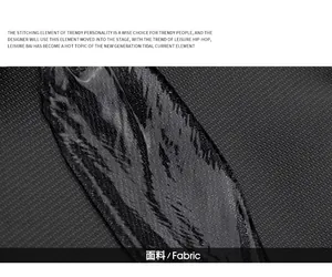 Vue macro du tissu en nylon noir imperméable avec gouttes d'eau pour sac de sport