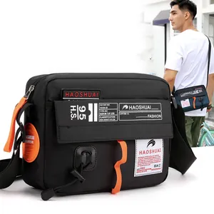 Sac Bandoulière Techwear Imperméable en Nylon pour Hommes Extérieur Urbain Sac Messager Fonctionnel Grande Capacité Sac Voyage