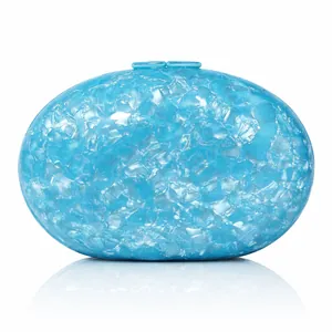Élégant sac de soirée en acrylique bleu clair avec motif marbré et forme ovale