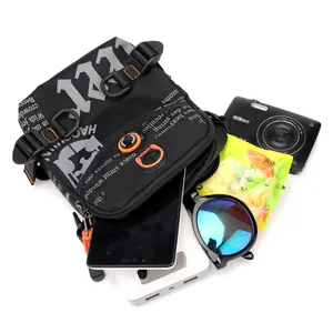 Sacoche homme en nylon noir avec imprimé graffiti et grande capacité de rangement