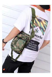 Gros plan sur le sac de jambe tactique camouflage avec sangles réglables et boucle rapide