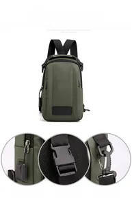 Détails d'un sac de poitrine en nylon imperméable vert militaire avec boucles
