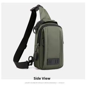 Vue latérale du sac de poitrine en nylon vert foncé avec port USB et poche zippée pratique