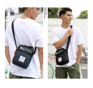 Détails des sacs bandoulière en nylon à grande capacité avec poches zippées avant