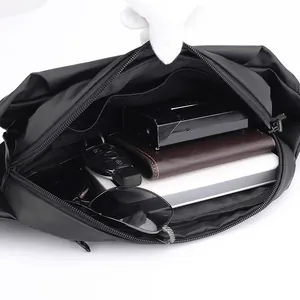 Wasserdichte schwarze Gürteltasche für Herren mit großem Stauraum für den Alltag