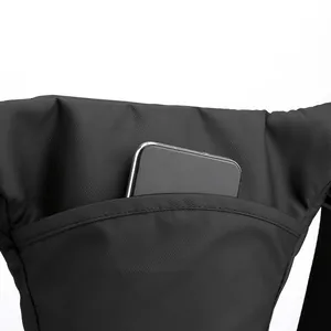 Schwarze taktische Fahrrad-Beintasche mit Detailansicht der Vordertasche für Handy