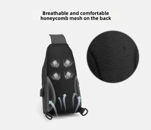 Dos en maille respirante pour sac bandoulière homme avec port USB et anneaux en D