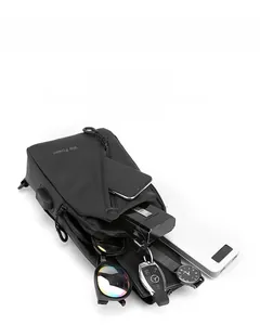 Sac de poitrine pour homme imperméable avec plusieurs compartiments et port de charge USB