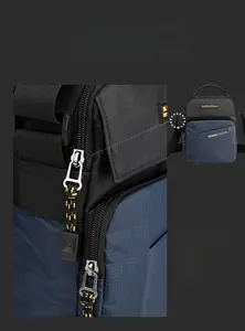 Détail du sac bandoulière en nylon imperméable avec fermetures et texture