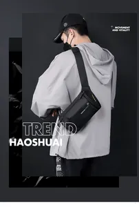 Sac de poitrine noir pour hommes avec sangle réglable et texture en nylon imperméable