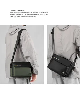 Detailansicht der urbanen Techwear-Umhängetasche mit verstellbarem Gurt und Logo