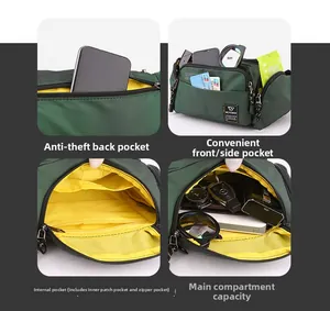 Détail du sac banane vert avec poche antivol arrière et compartiments internes spacieux
