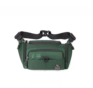 Vue de face du grand sac banane en nylon vert avec zips et sangle réglable pratique