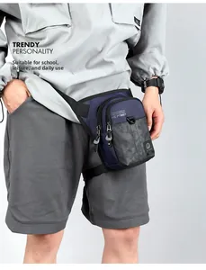 Vue détaillée du sac de jambe camouflage bleu porté par un mannequin en extérieur