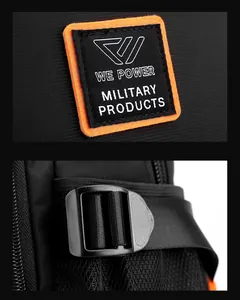 Dettaglio del logo militare WE POWER e della fibbia regolabile sullo zaino tattico nero