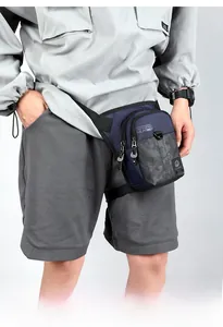 Détail de la sacoche de jambe camouflage avec sangles réglables et poches multiples