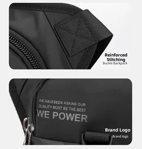 Détail du renforcement des coutures et de la texture en nylon tactique du sac noir