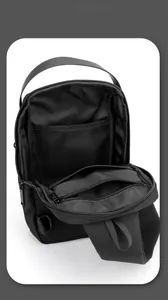 Détail de l'intérieur avec poches filet et fermeture éclair du sac de poitrine imperméable