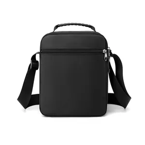 Borsa a tracolla da uomo impermeabile nero opaco con cinghia regolabile e zip in metallo